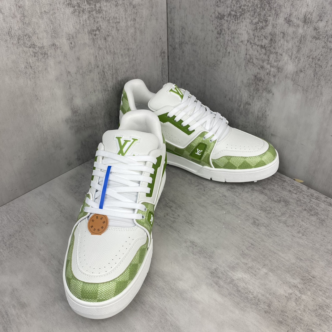 Louis Vuitton 新款上架 Louis*Vuitto* LV Trainer 24ss 高尔夫球鞋系列 (鞋底钉爪可拆卸)大底和面料私模 绝对下血本费心思的一款鞋子 自Vifgil到来之后而设计的这一系列 每一季度都深受众多粉丝的青睐 TPU 大底 包装