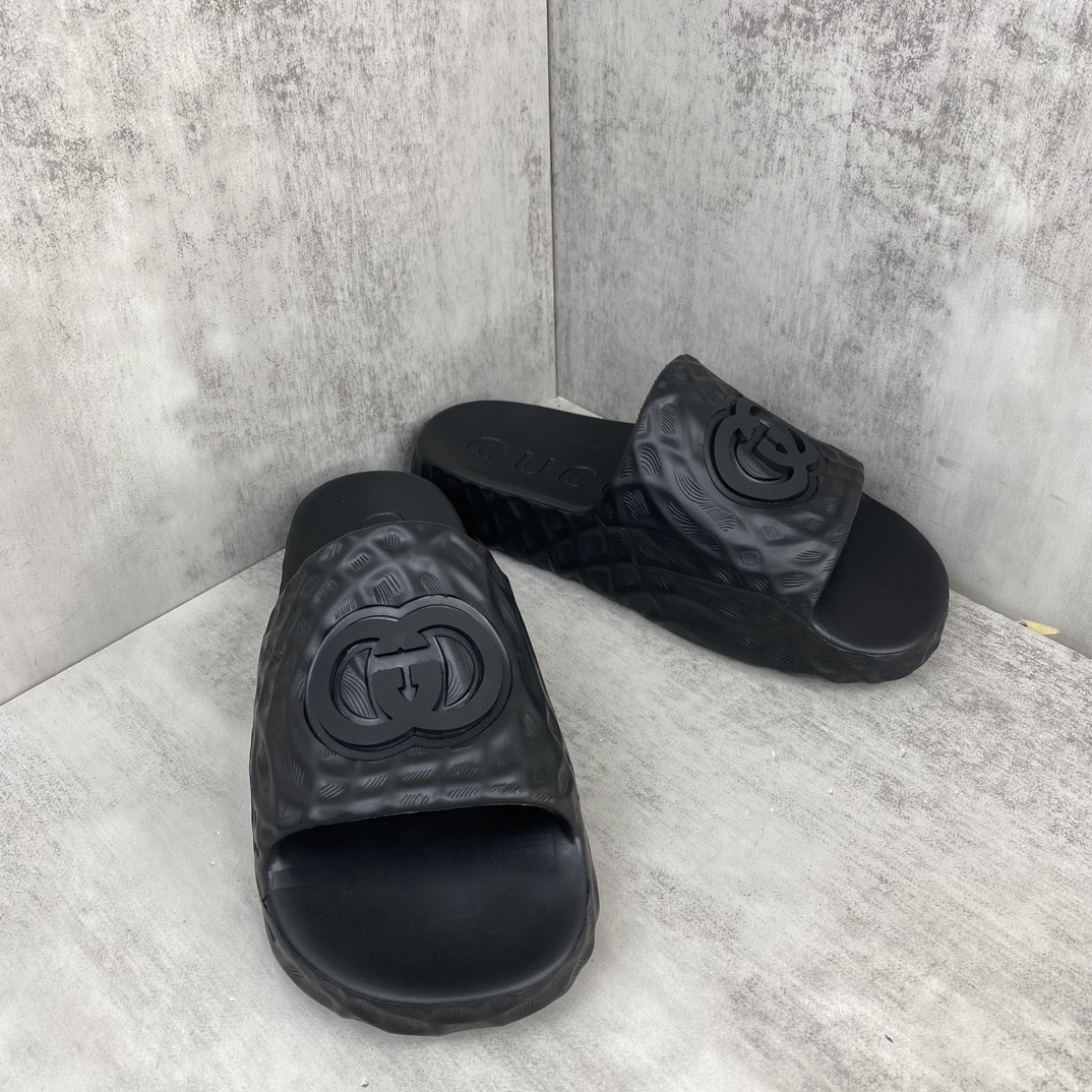 Gucci 新款上架 Gucci古驰 24ss G家最新 一字拖拖鞋 G家 正面饰有撞色3D立体双Glogo字样