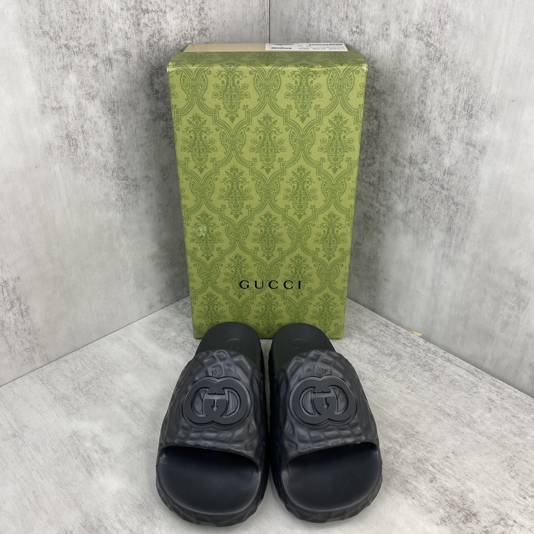 Gucci 新款上架 Gucci古驰 24ss G家最新 一字拖拖鞋 G家 正面饰有撞色3D立体双Glogo字样