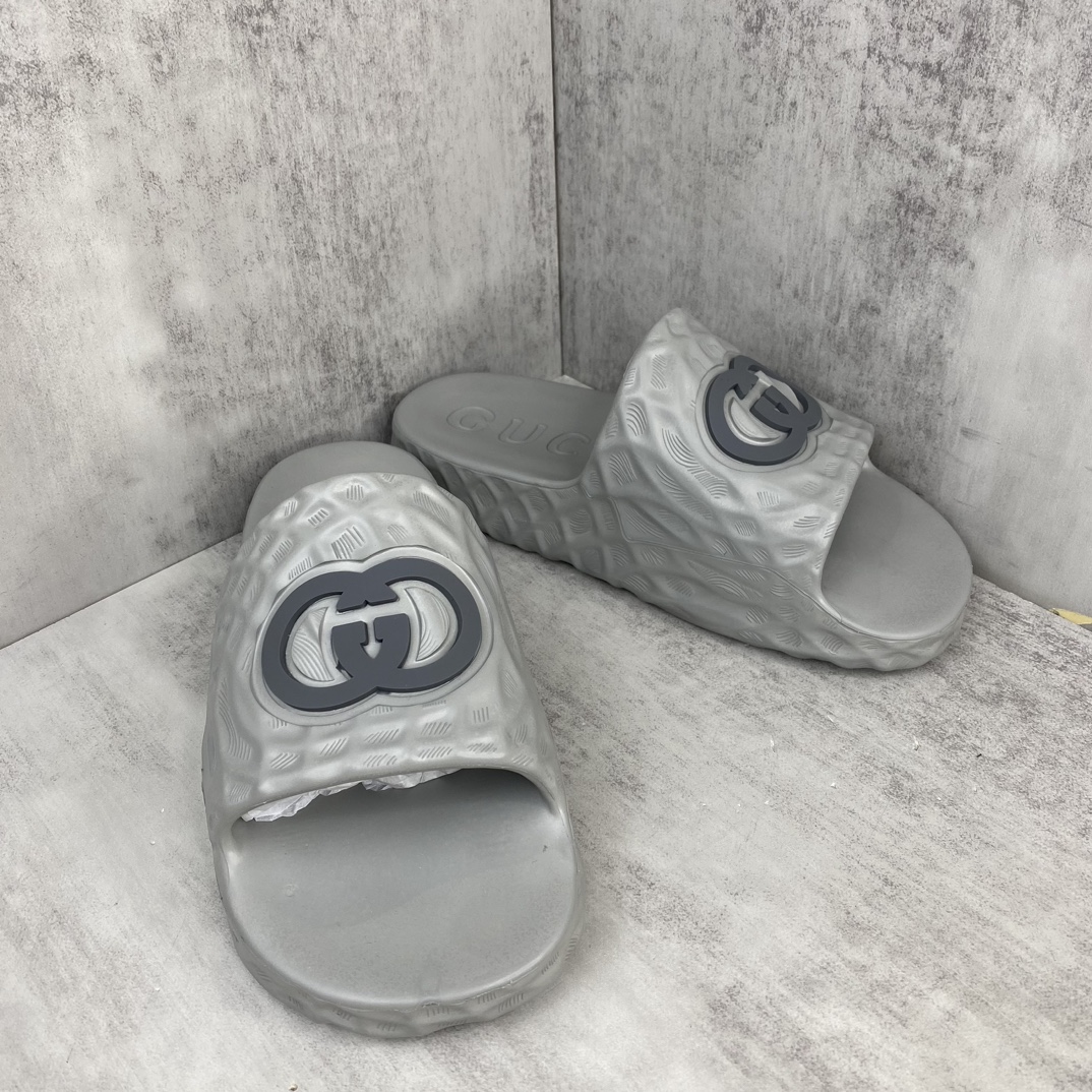 Gucci 新款上架 Gucci古驰 24ss G家最新 一字拖拖鞋 G家 正面饰有撞色3D立体双Glogo字样