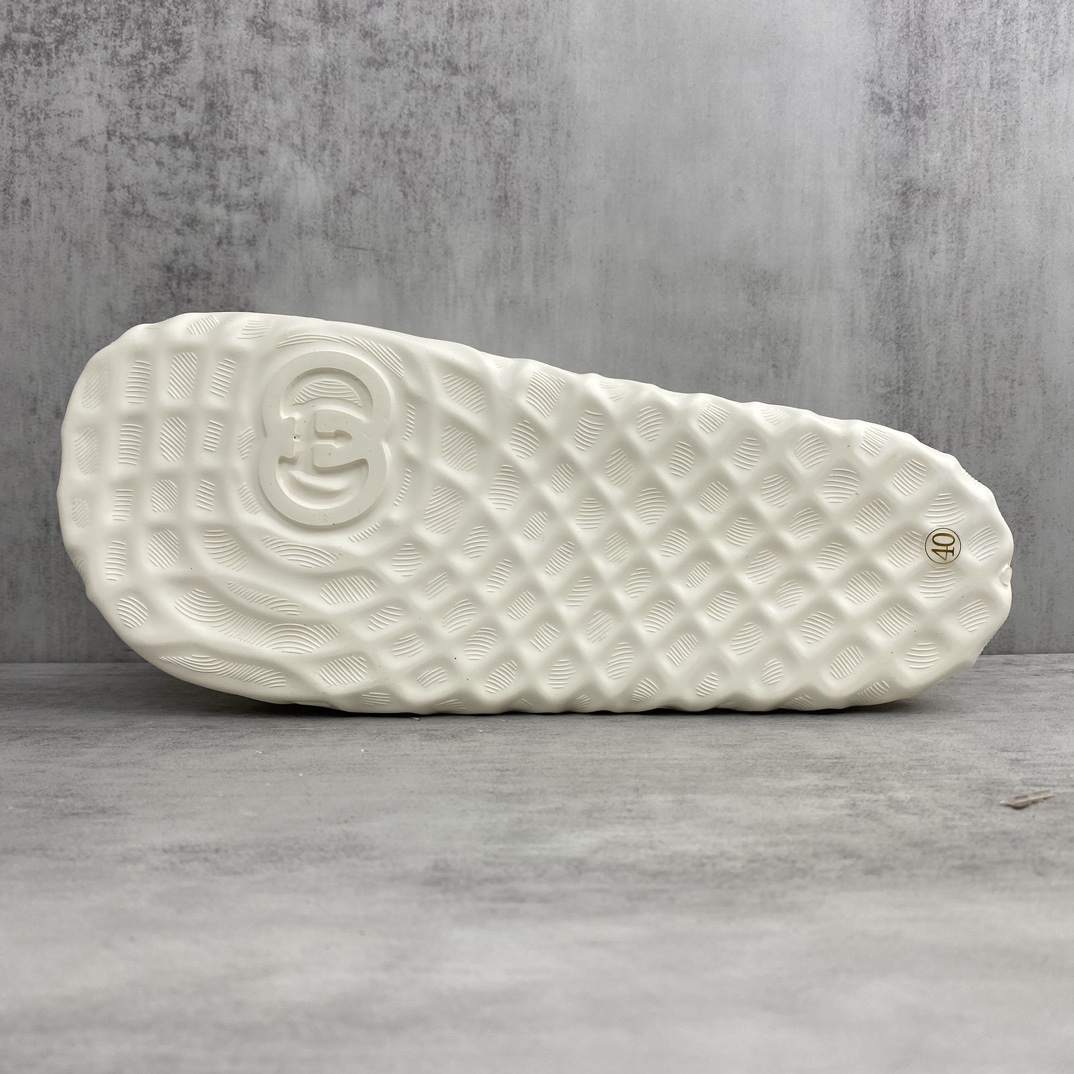 Gucci 新款上架 Gucci古驰 24ss G家最新 一字拖拖鞋 G家 正面饰有撞色3D立体双Glogo字样