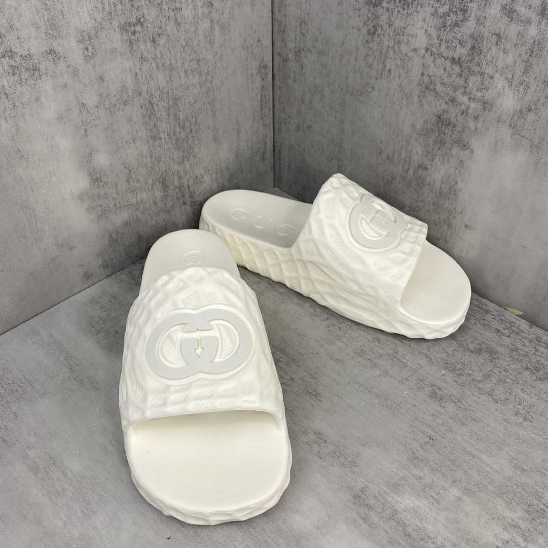 Gucci 新款上架 Gucci古驰 24ss G家最新 一字拖拖鞋 G家 正面饰有撞色3D立体双Glogo字样