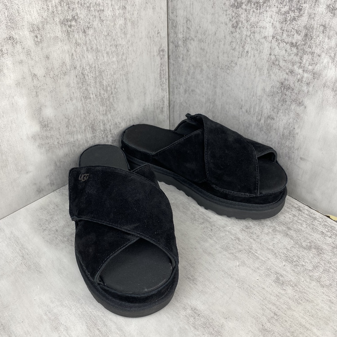 Unknown 新款上架 UGG 24ss 官网最新 推出的交叉拖鞋 多巴胺色系 活力感拉满 少女 一眼沦陷