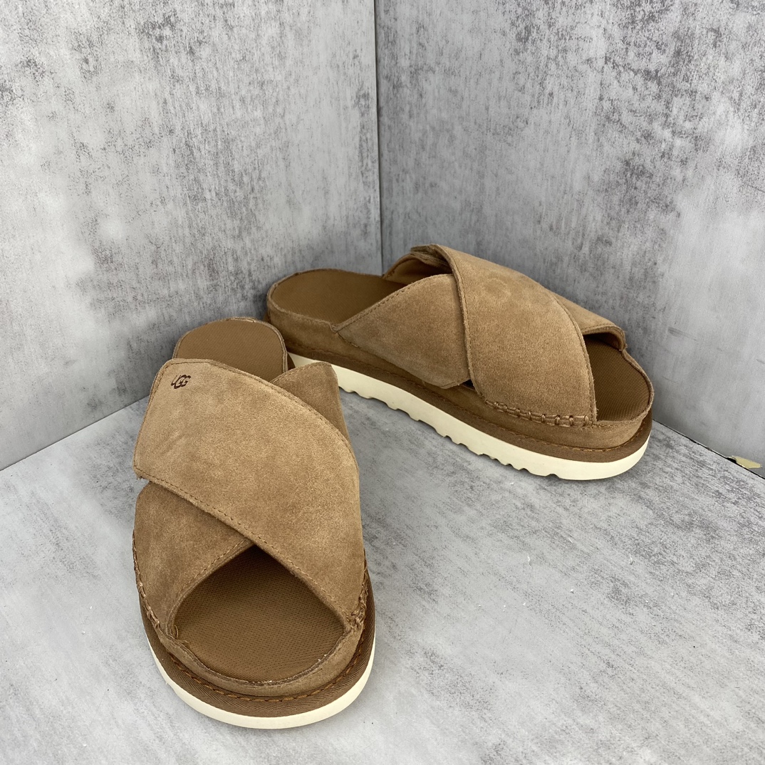 Unknown 新款上架 UGG 24ss 官网最新 推出的交叉拖鞋 多巴胺色系 活力感拉满 少女 一眼沦陷