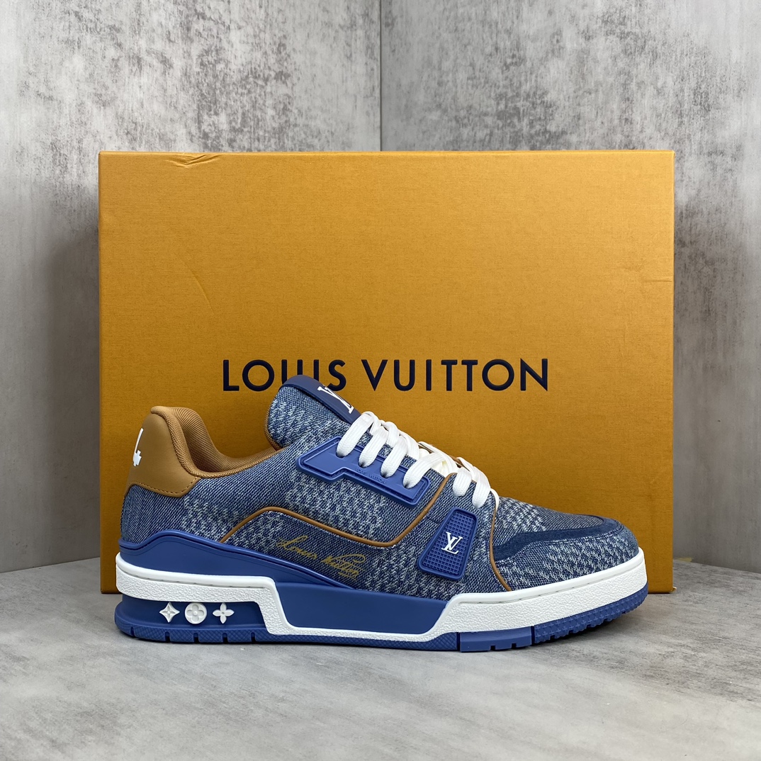 Louis Vuitton 新款上架 2084 Louis*Vuitto* LV Trainer 最新款 大底和面料私模 绝对下血本费心思的一款鞋子 自Vifgil到来之后而设计的这一系列 每一季度都深受众多粉丝的青睐 TPU 大底 包装