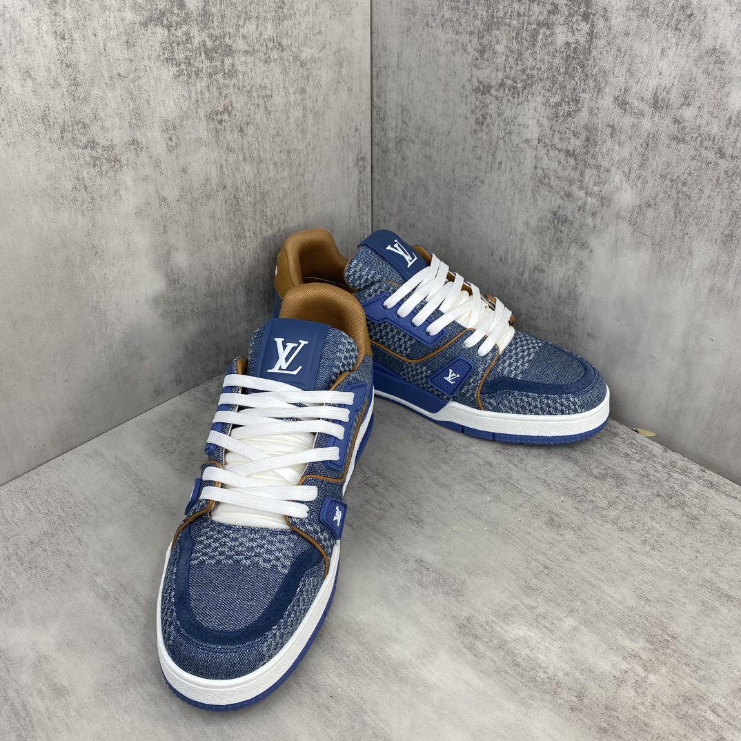 Louis Vuitton 新款上架 2084 Louis*Vuitto* LV Trainer 最新款 大底和面料私模 绝对下血本费心思的一款鞋子 自Vifgil到来之后而设计的这一系列 每一季度都深受众多粉丝的青睐 TPU 大底 包装