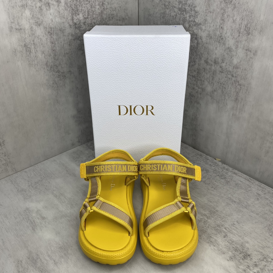 Dior 新款上架 Dior迪奥 24ss 最新火爆凉鞋 升级魔术贴凉拖鞋 鞋面 牛皮/ 电绣 羊皮里 d五金扣 开模TPU大底