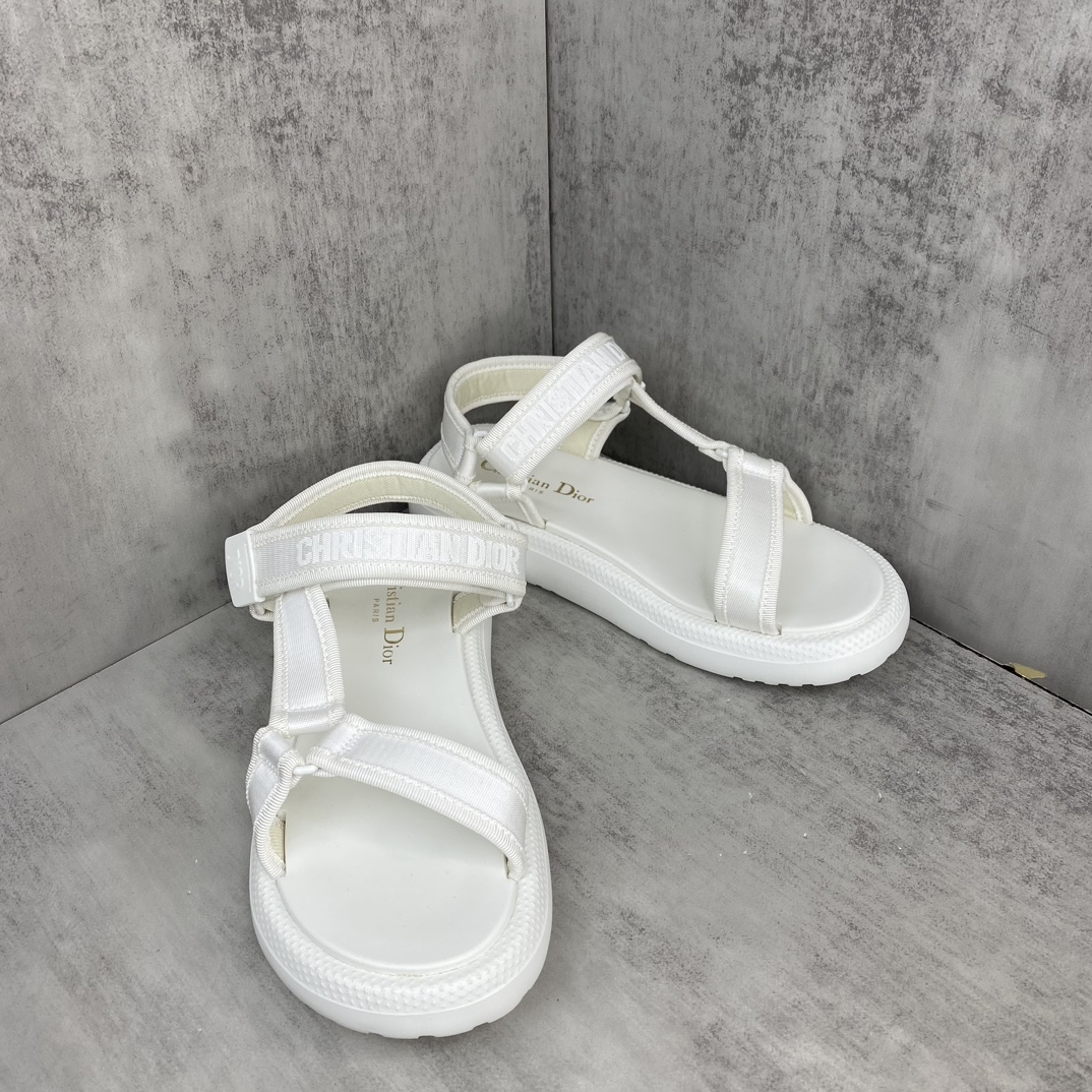 Dior 新款上架 Dior迪奥 24ss 最新火爆凉鞋 升级魔术贴凉拖鞋 鞋面 牛皮/ 电绣 羊皮里 d五金扣 开模TPU大底
