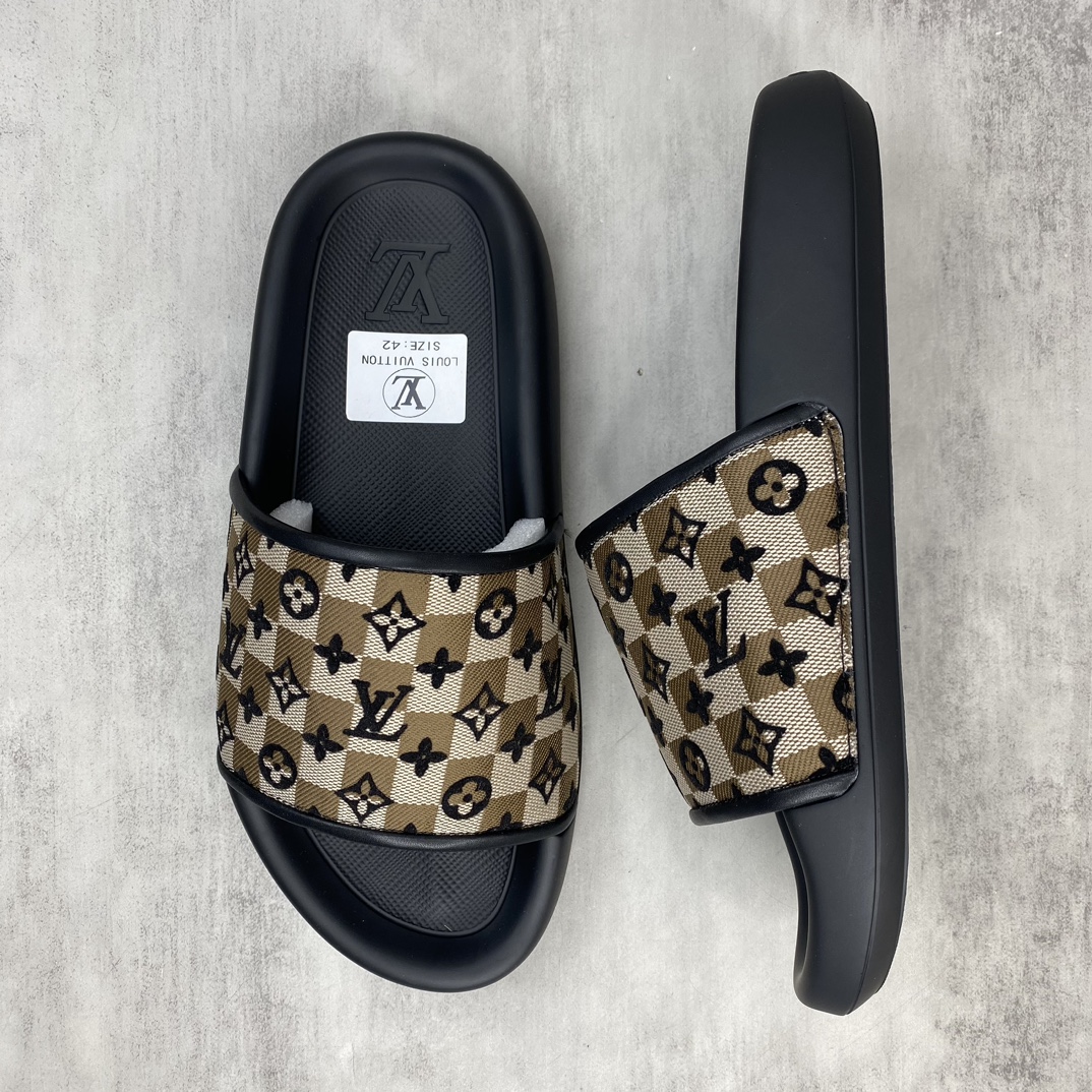 Louis Vuitton 新款上架 LOUI* VUITTO* 24ss lv标压花沙滩拖鞋 全网火爆 独家模具开发 男款38-45