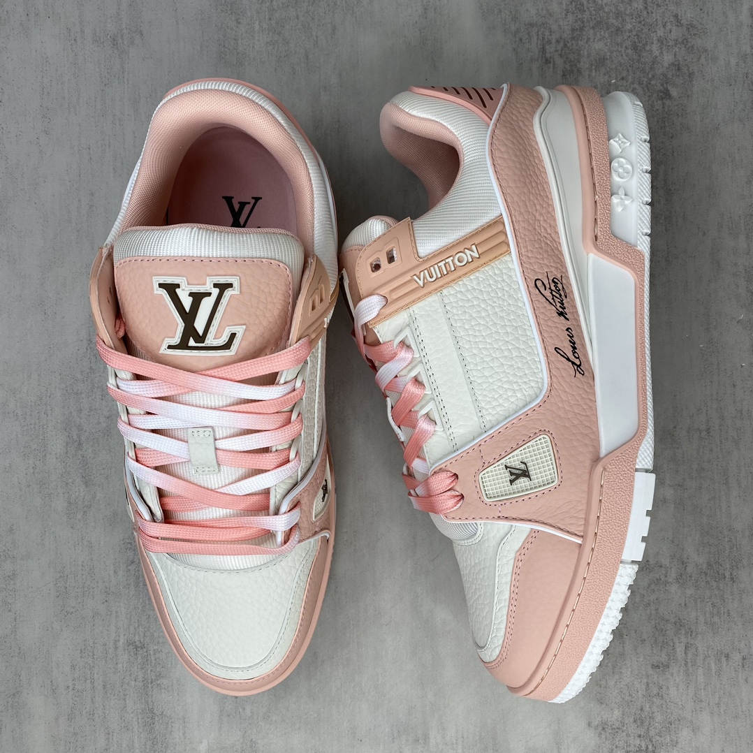 Louis Vuitton 新款上架 2084 Louis*Vuitto* LV Trainer 最新款 大底和面料私模 绝对下血本费心思的一款鞋子 自Vifgil到来之后而设计的这一系列 每一季度都深受众多粉丝的青睐 TPU 大底 包装