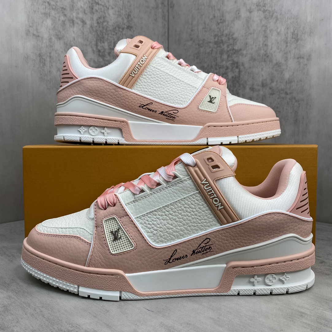 Louis Vuitton 新款上架 2084 Louis*Vuitto* LV Trainer 最新款 大底和面料私模 绝对下血本费心思的一款鞋子 自Vifgil到来之后而设计的这一系列 每一季度都深受众多粉丝的青睐 TPU 大底 包装