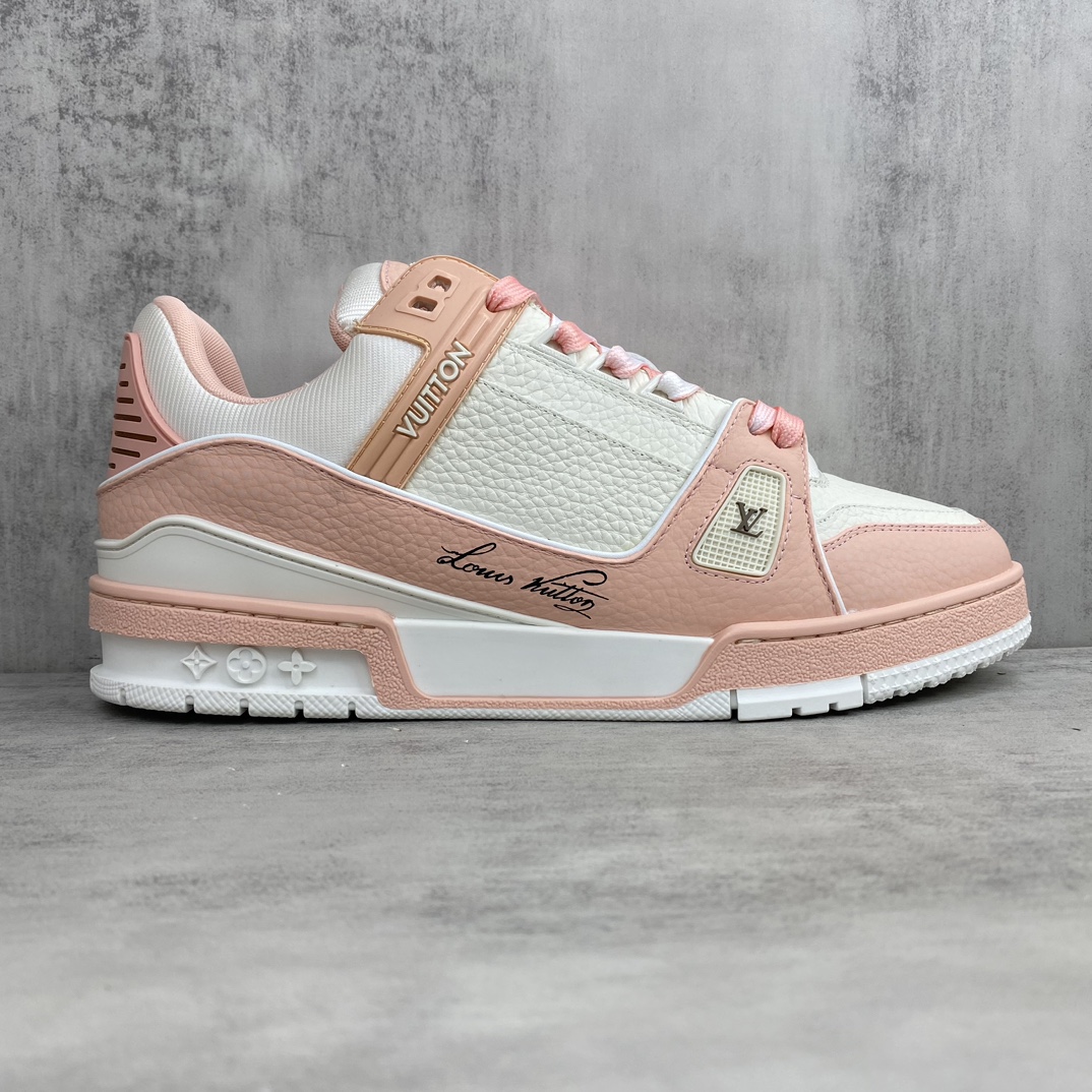 Louis Vuitton 新款上架 2084 Louis*Vuitto* LV Trainer 最新款 大底和面料私模 绝对下血本费心思的一款鞋子 自Vifgil到来之后而设计的这一系列 每一季度都深受众多粉丝的青睐 TPU 大底 包装