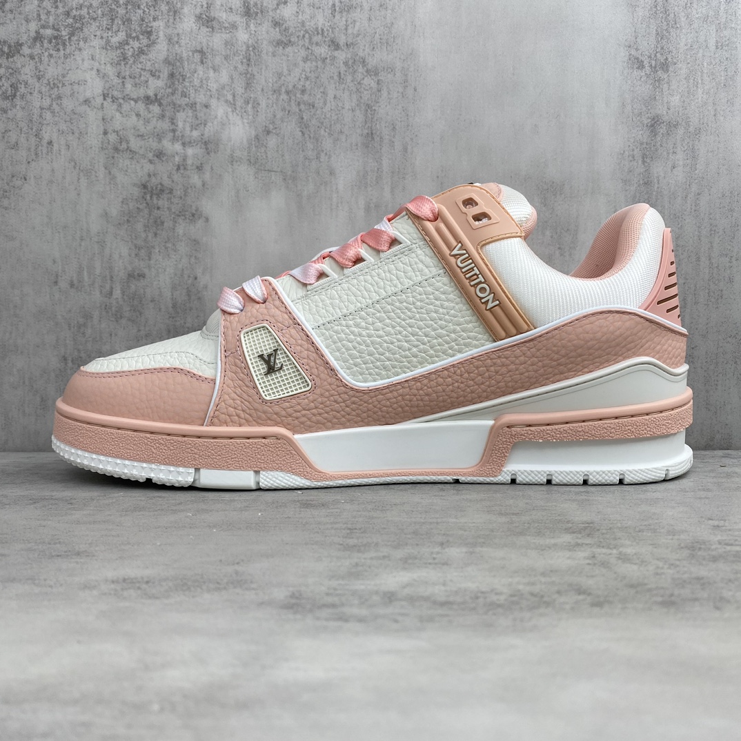 Louis Vuitton 新款上架 2084 Louis*Vuitto* LV Trainer 最新款 大底和面料私模 绝对下血本费心思的一款鞋子 自Vifgil到来之后而设计的这一系列 每一季度都深受众多粉丝的青睐 TPU 大底 包装