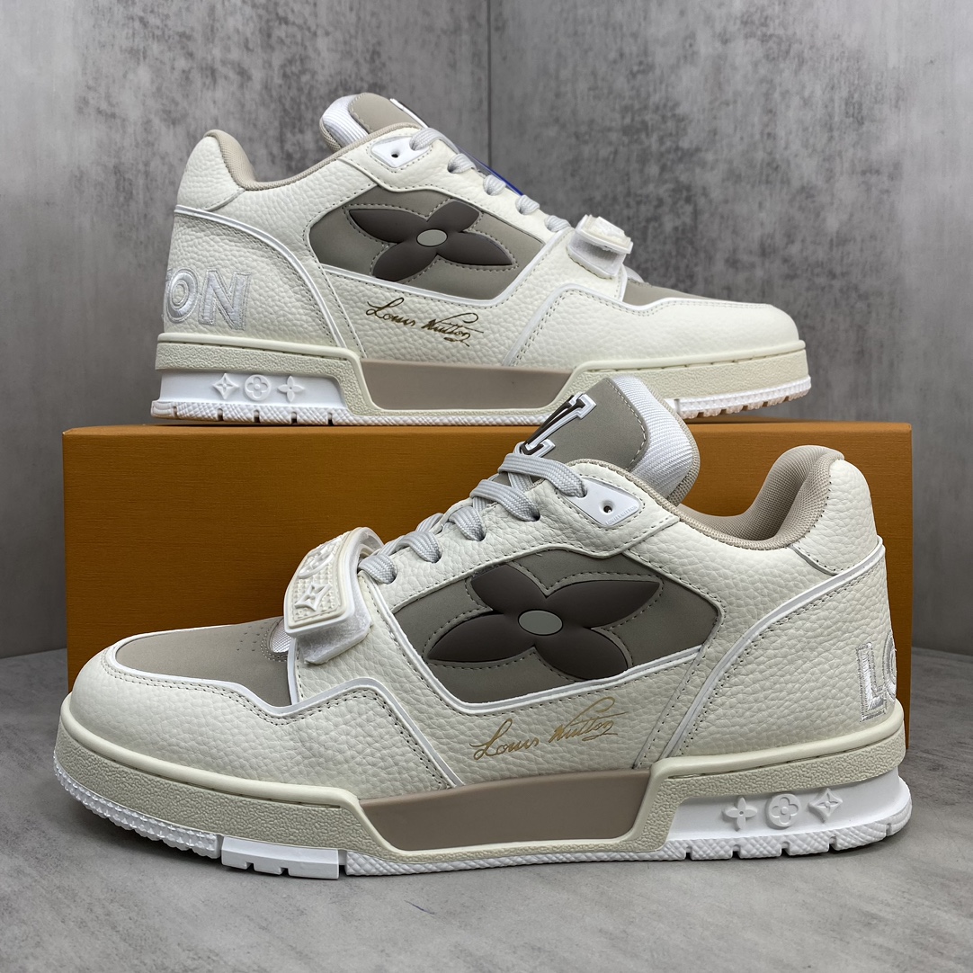 Louis Vuitton 新款上架 2084 Louis*Vuitto* LV Trainer 最新款 大底和面料私模 绝对下血本费心思的一款鞋子 自Vifgil到来之后而设计的这一系列 每一季度都深受众多粉丝的青睐 TPU 大底 包装