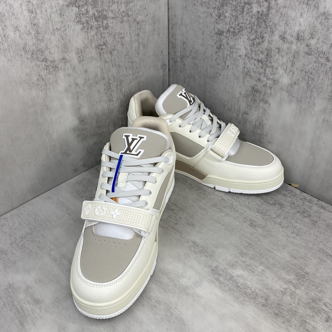 Louis Vuitton 新款上架 2084 Louis*Vuitto* LV Trainer 最新款 大底和面料私模 绝对下血本费心思的一款鞋子 自Vifgil到来之后而设计的这一系列 每一季度都深受众多粉丝的青睐 TPU 大底 包装