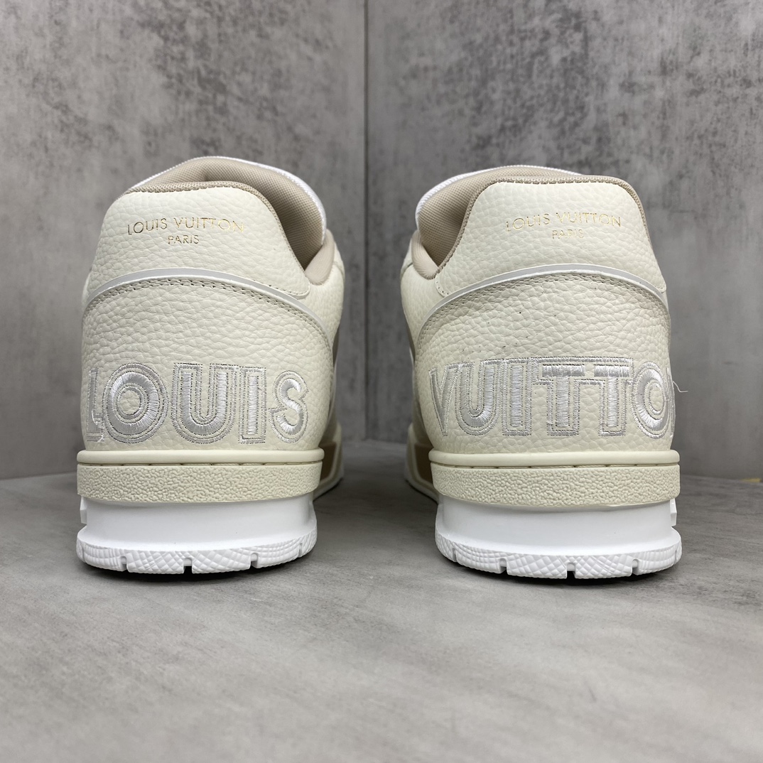 Louis Vuitton 新款上架 2084 Louis*Vuitto* LV Trainer 最新款 大底和面料私模 绝对下血本费心思的一款鞋子 自Vifgil到来之后而设计的这一系列 每一季度都深受众多粉丝的青睐 TPU 大底 包装