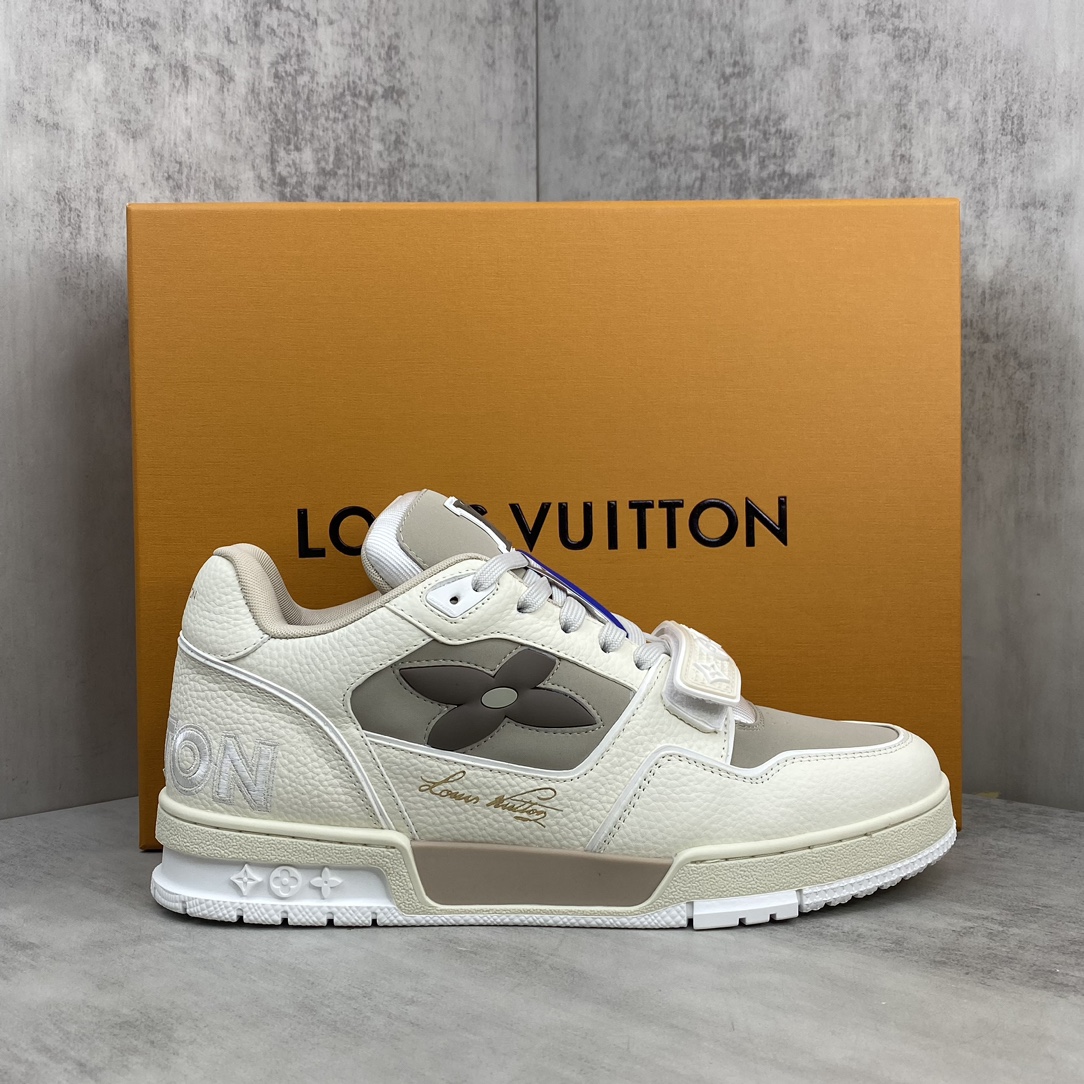 Louis Vuitton 新款上架 2084 Louis*Vuitto* LV Trainer 最新款 大底和面料私模 绝对下血本费心思的一款鞋子 自Vifgil到来之后而设计的这一系列 每一季度都深受众多粉丝的青睐 TPU 大底 包装