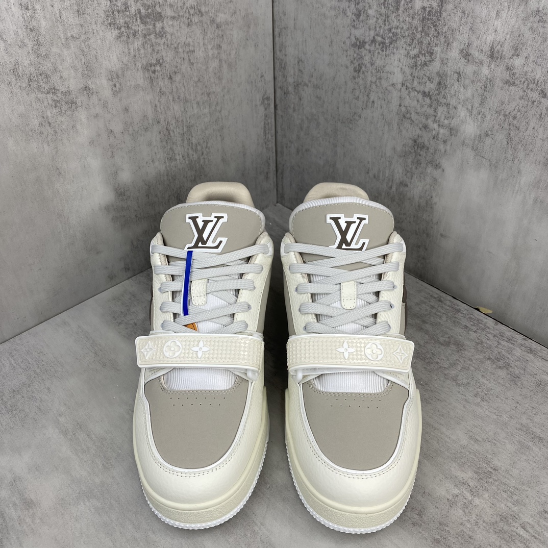 Louis Vuitton 新款上架 2084 Louis*Vuitto* LV Trainer 最新款 大底和面料私模 绝对下血本费心思的一款鞋子 自Vifgil到来之后而设计的这一系列 每一季度都深受众多粉丝的青睐 TPU 大底 包装