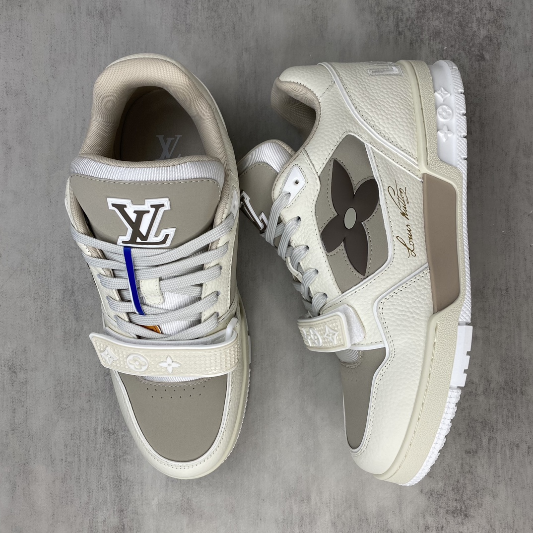 Louis Vuitton 新款上架 2084 Louis*Vuitto* LV Trainer 最新款 大底和面料私模 绝对下血本费心思的一款鞋子 自Vifgil到来之后而设计的这一系列 每一季度都深受众多粉丝的青睐 TPU 大底 包装