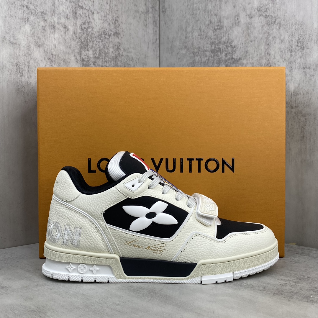 Louis Vuitton 新款上架 2084 Louis*Vuitto* LV Trainer 最新款 大底和面料私模 绝对下血本费心思的一款鞋子 自Vifgil到来之后而设计的这一系列 每一季度都深受众多粉丝的青睐 TPU 大底 包装
