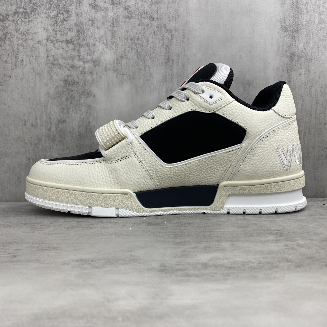 Louis Vuitton 新款上架 2084 Louis*Vuitto* LV Trainer 最新款 大底和面料私模 绝对下血本费心思的一款鞋子 自Vifgil到来之后而设计的这一系列 每一季度都深受众多粉丝的青睐 TPU 大底 包装