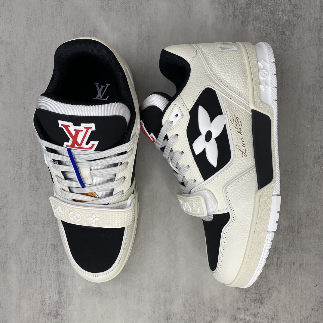 Louis Vuitton 新款上架 2084 Louis*Vuitto* LV Trainer 最新款 大底和面料私模 绝对下血本费心思的一款鞋子 自Vifgil到来之后而设计的这一系列 每一季度都深受众多粉丝的青睐 TPU 大底 包装