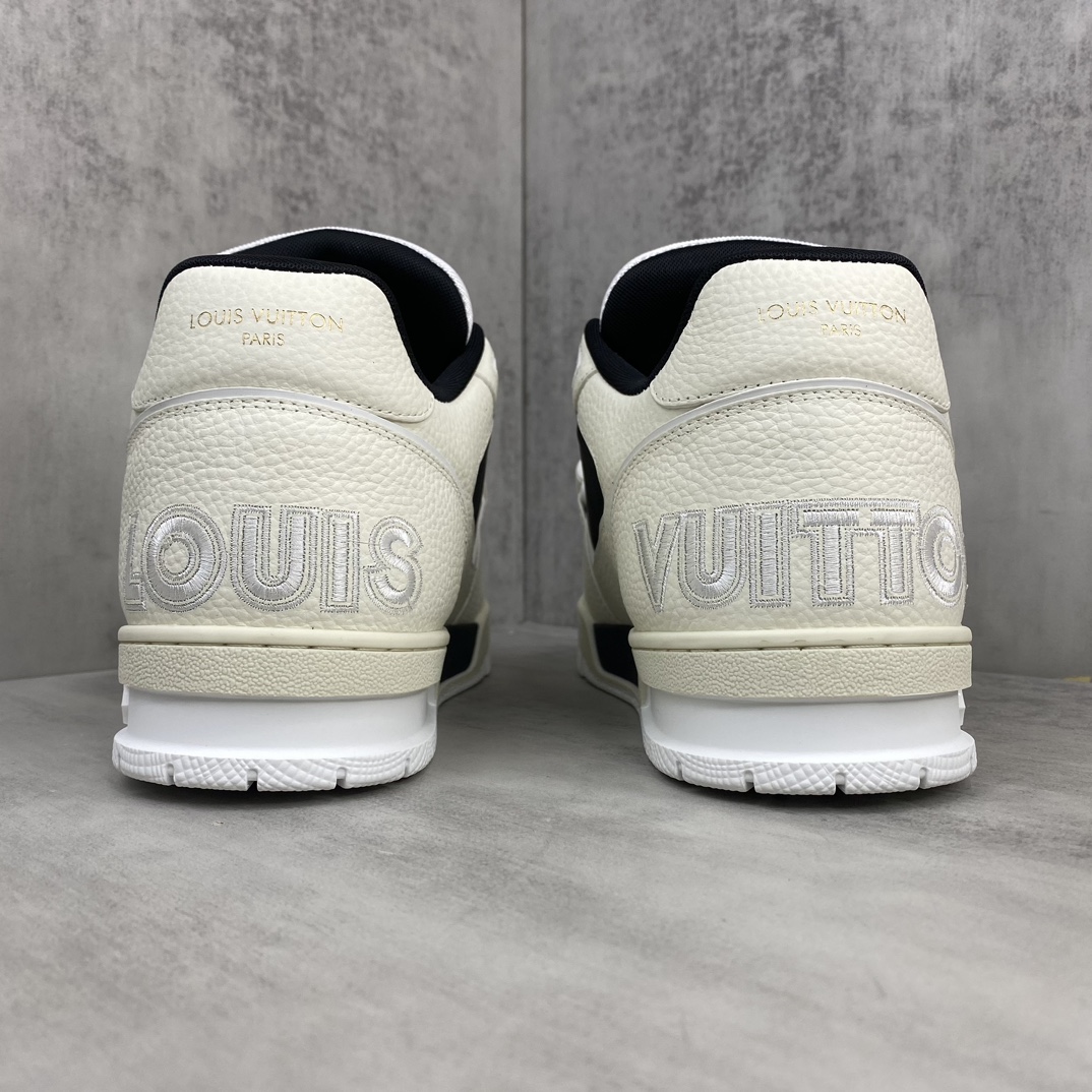 Louis Vuitton 新款上架 2084 Louis*Vuitto* LV Trainer 最新款 大底和面料私模 绝对下血本费心思的一款鞋子 自Vifgil到来之后而设计的这一系列 每一季度都深受众多粉丝的青睐 TPU 大底 包装