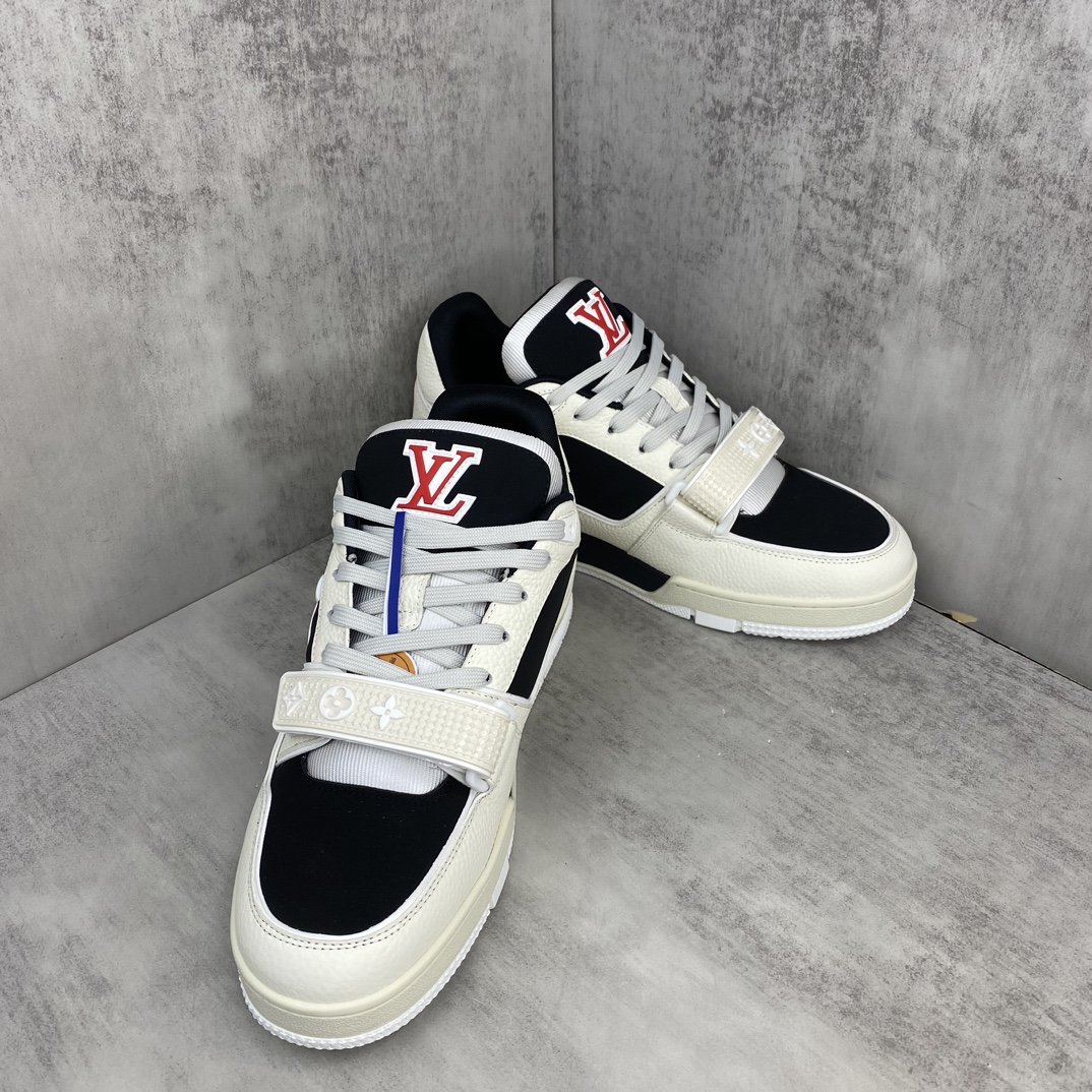 Louis Vuitton 新款上架 2084 Louis*Vuitto* LV Trainer 最新款 大底和面料私模 绝对下血本费心思的一款鞋子 自Vifgil到来之后而设计的这一系列 每一季度都深受众多粉丝的青睐 TPU 大底 包装