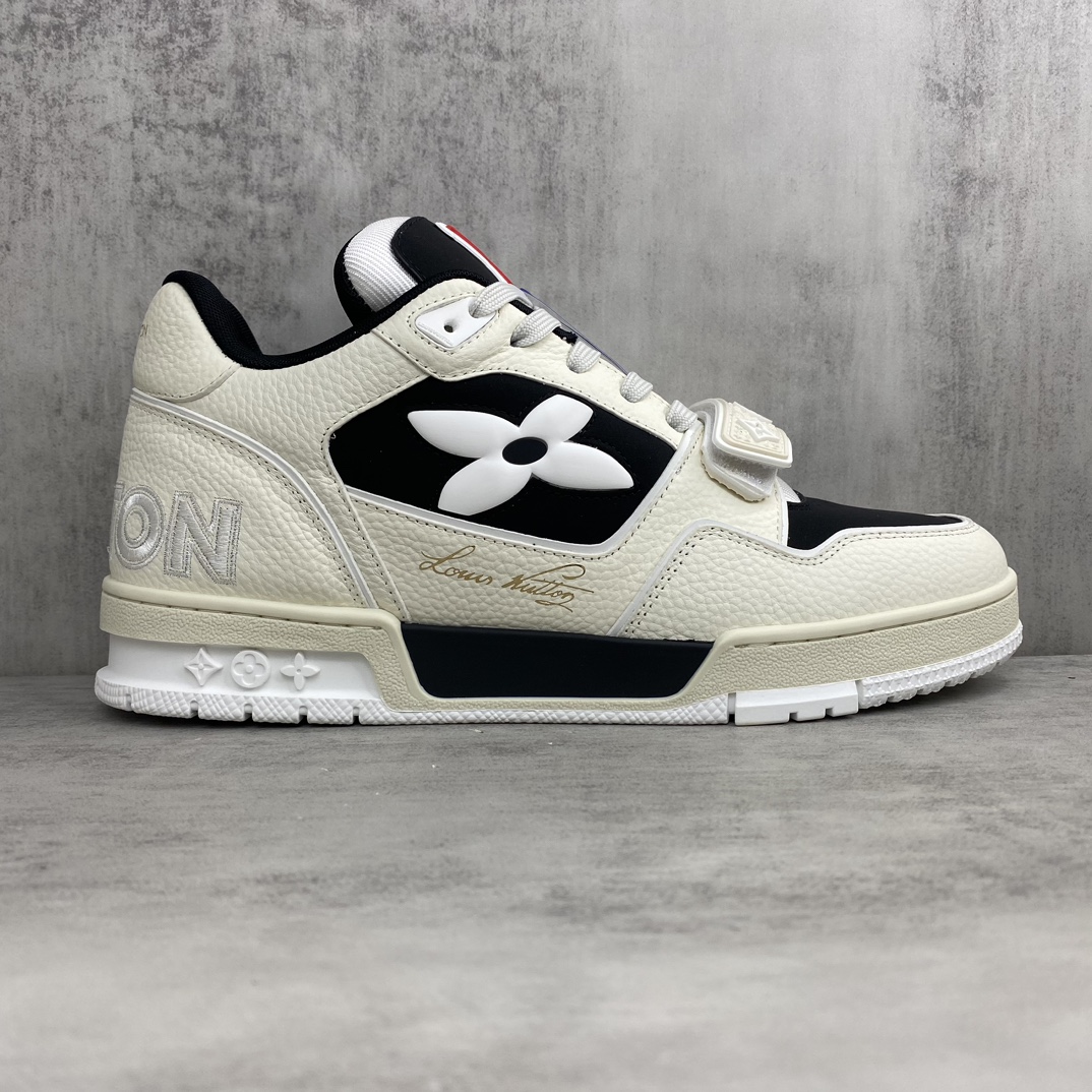 Louis Vuitton 新款上架 2084 Louis*Vuitto* LV Trainer 最新款 大底和面料私模 绝对下血本费心思的一款鞋子 自Vifgil到来之后而设计的这一系列 每一季度都深受众多粉丝的青睐 TPU 大底 包装