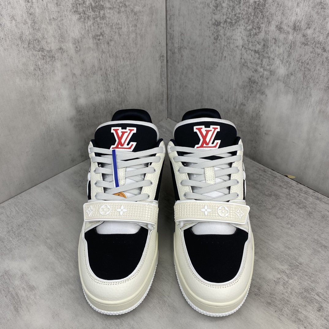 Louis Vuitton 新款上架 2084 Louis*Vuitto* LV Trainer 最新款 大底和面料私模 绝对下血本费心思的一款鞋子 自Vifgil到来之后而设计的这一系列 每一季度都深受众多粉丝的青睐 TPU 大底 包装