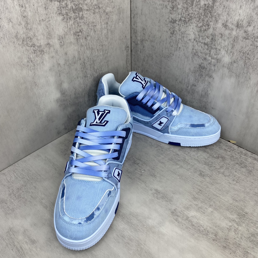 Louis Vuitton 新款上架 2084 Louis*Vuitto* LV Trainer 最新款 大底和面料私模 绝对下血本费心思的一款鞋子 自Vifgil到来之后而设计的这一系列 每一季度都深受众多粉丝的青睐 TPU 大底 包装