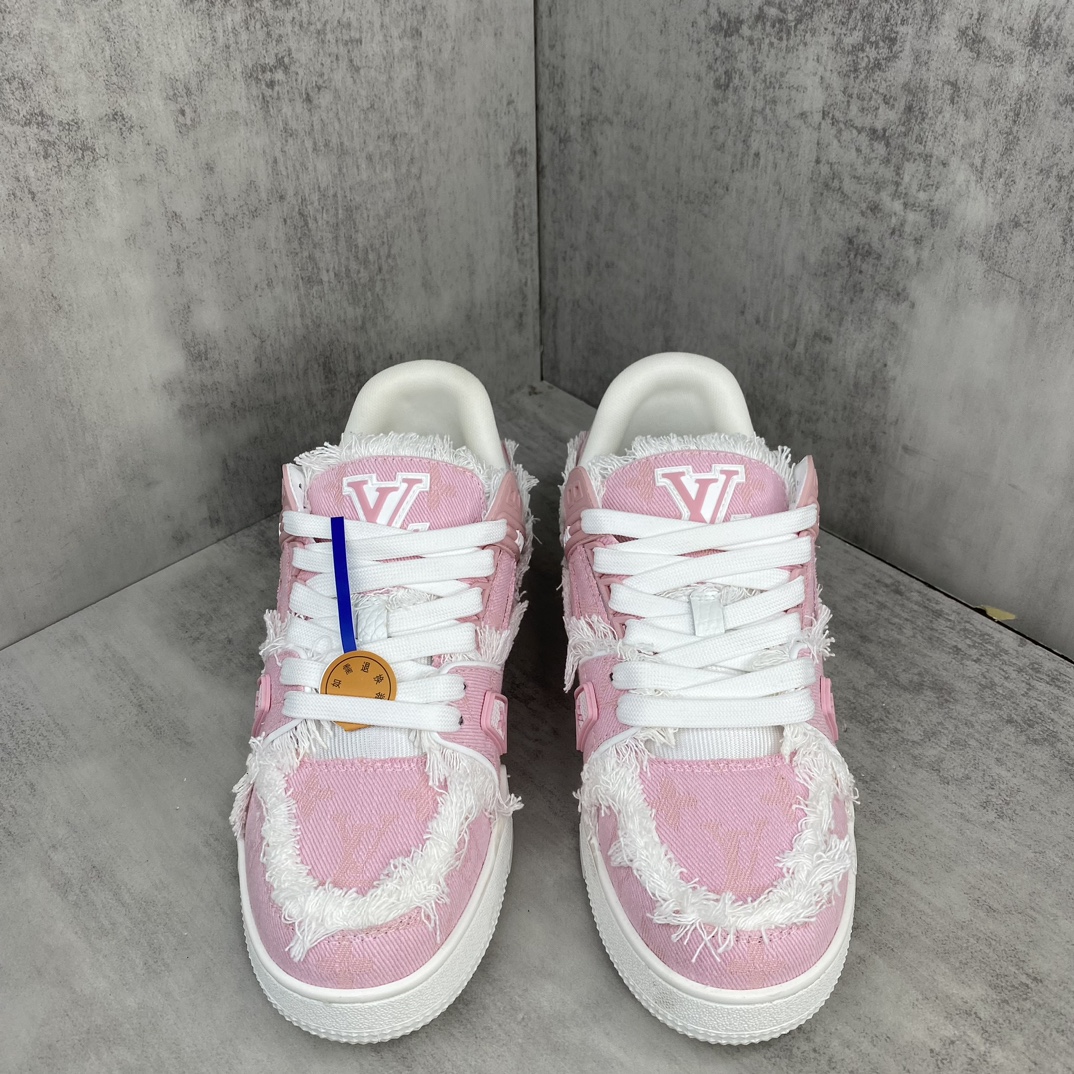 Louis Vuitton 新款上架 2084 Louis*Vuitto* LV Trainer 最新款 大底和面料私模 绝对下血本费心思的一款鞋子 自Vifgil到来之后而设计的这一系列 每一季度都深受众多粉丝的青睐 TPU 大底 包装