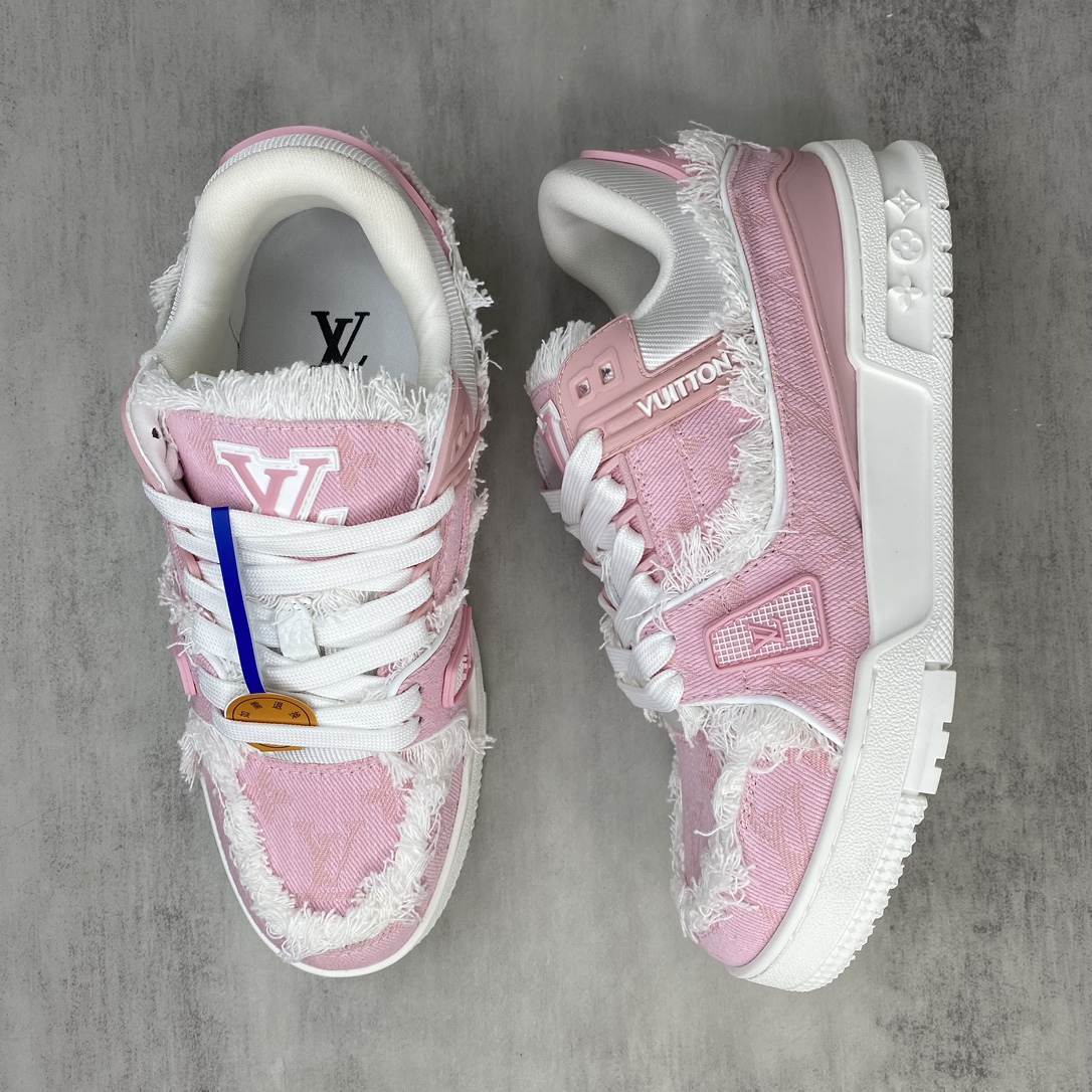 Louis Vuitton 新款上架 2084 Louis*Vuitto* LV Trainer 最新款 大底和面料私模 绝对下血本费心思的一款鞋子 自Vifgil到来之后而设计的这一系列 每一季度都深受众多粉丝的青睐 TPU 大底 包装