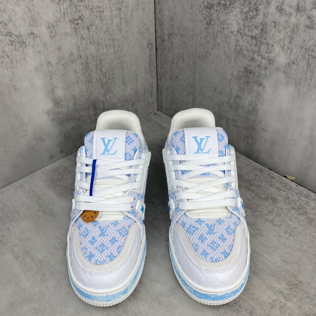 Louis Vuitton 新款上架 2084 Louis*Vuitto* LV Trainer 最新款 大底和面料私模 绝对下血本费心思的一款鞋子 自Vifgil到来之后而设计的这一系列 每一季度都深受众多粉丝的青睐 TPU 大底 包装