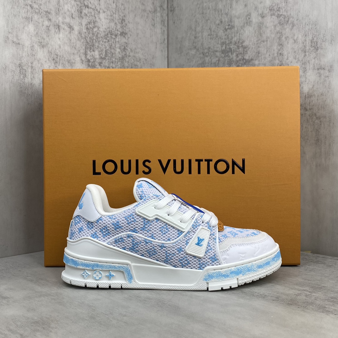 Louis Vuitton 新款上架 2084 Louis*Vuitto* LV Trainer 最新款 大底和面料私模 绝对下血本费心思的一款鞋子 自Vifgil到来之后而设计的这一系列 每一季度都深受众多粉丝的青睐 TPU 大底 包装