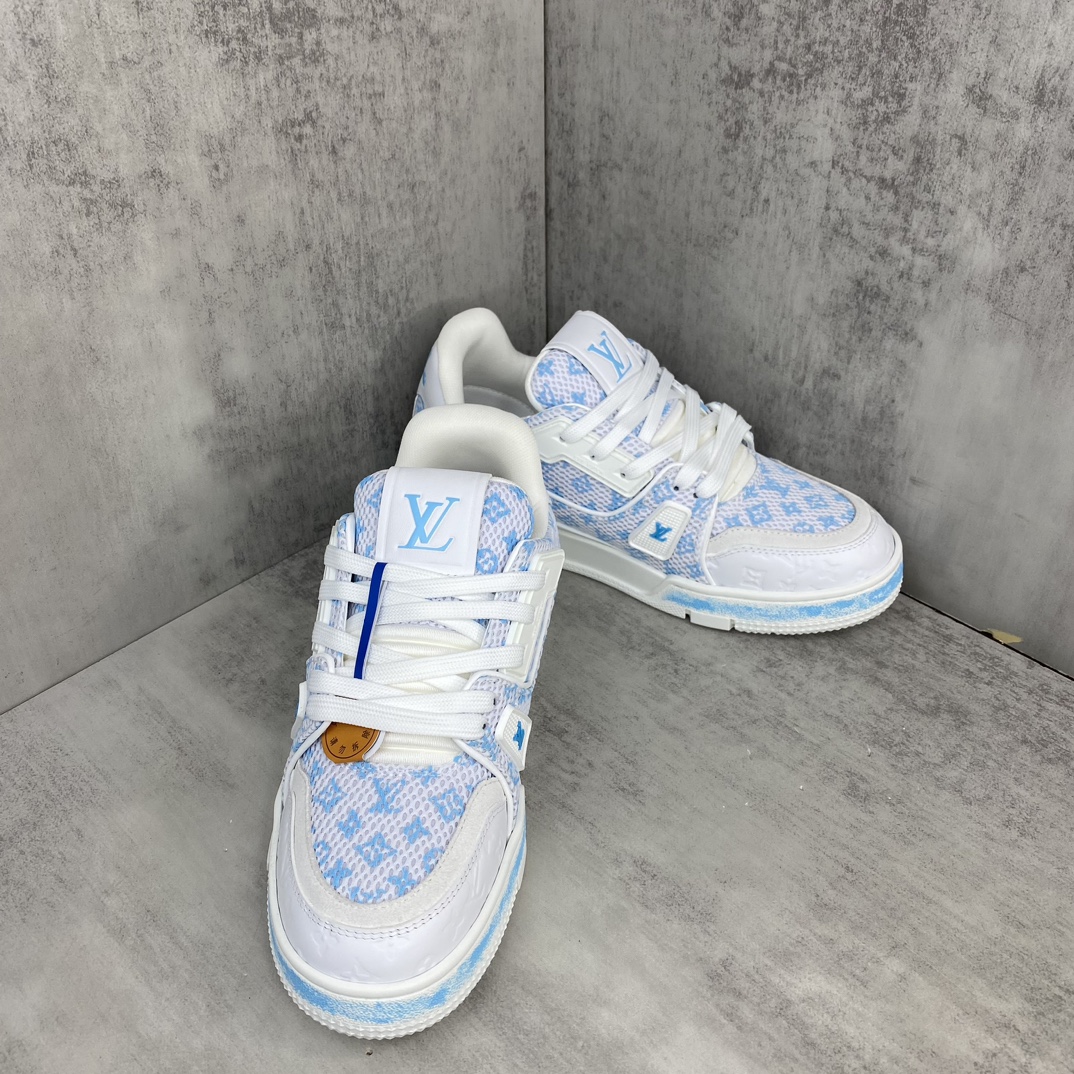 Louis Vuitton 新款上架 2084 Louis*Vuitto* LV Trainer 最新款 大底和面料私模 绝对下血本费心思的一款鞋子 自Vifgil到来之后而设计的这一系列 每一季度都深受众多粉丝的青睐 TPU 大底 包装