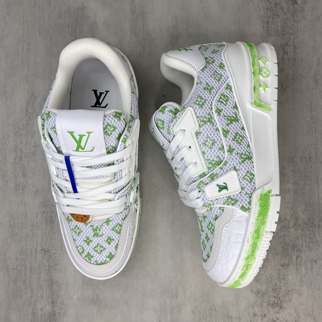 Louis Vuitton 新款上架 2084 Louis*Vuitto* LV Trainer 最新款 大底和面料私模 绝对下血本费心思的一款鞋子 自Vifgil到来之后而设计的这一系列 每一季度都深受众多粉丝的青睐 TPU 大底 包装