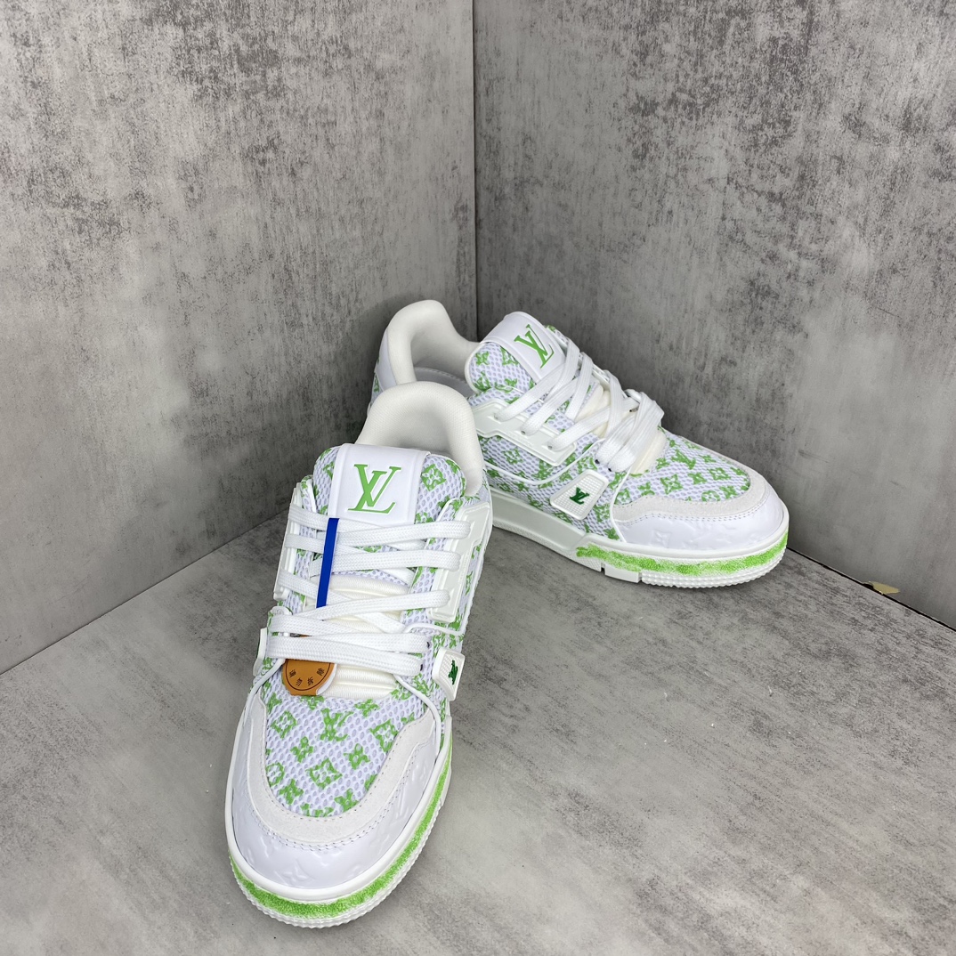 Louis Vuitton 新款上架 2084 Louis*Vuitto* LV Trainer 最新款 大底和面料私模 绝对下血本费心思的一款鞋子 自Vifgil到来之后而设计的这一系列 每一季度都深受众多粉丝的青睐 TPU 大底 包装