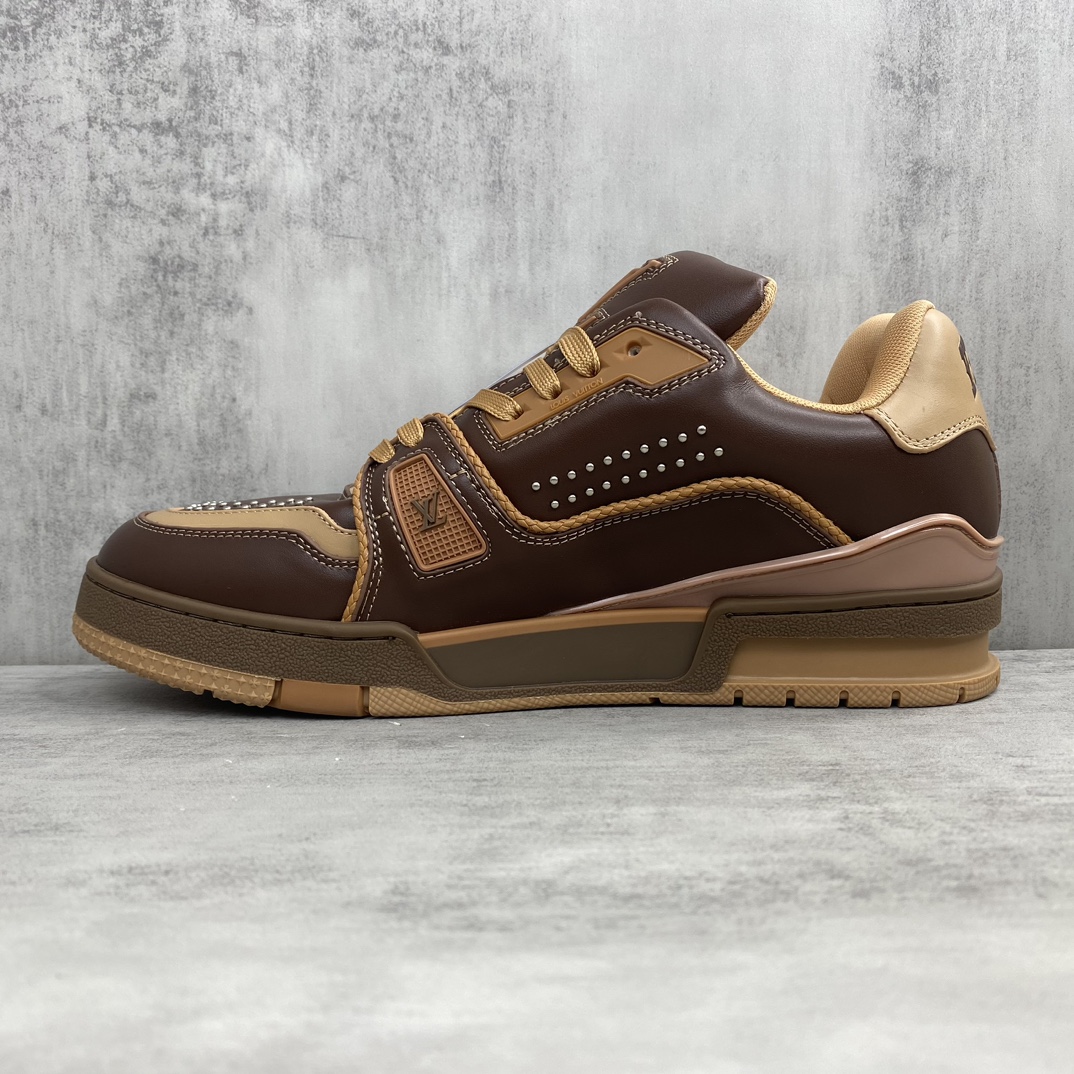 Louis Vuitton 新款上架 2084 Louis*Vuitto* LV Trainer 最新款 大底和面料私模 绝对下血本费心思的一款鞋子 自Vifgil到来之后而设计的这一系列 每一季度都深受众多粉丝的青睐 TPU 大底 包装