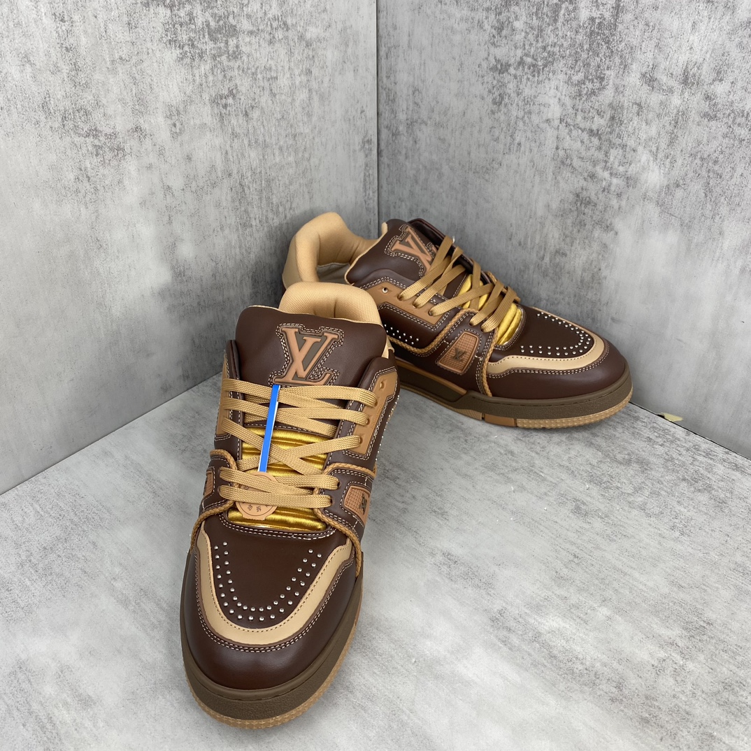 Louis Vuitton 新款上架 2084 Louis*Vuitto* LV Trainer 最新款 大底和面料私模 绝对下血本费心思的一款鞋子 自Vifgil到来之后而设计的这一系列 每一季度都深受众多粉丝的青睐 TPU 大底 包装
