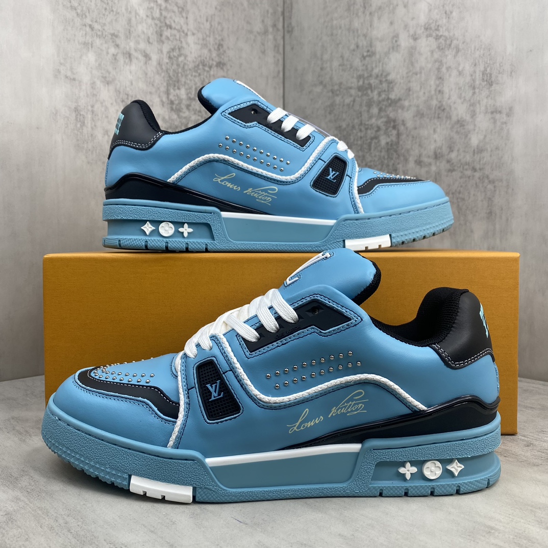Louis Vuitton 新款上架 2084 Louis*Vuitto* LV Trainer 最新款 大底和面料私模 绝对下血本费心思的一款鞋子 自Vifgil到来之后而设计的这一系列 每一季度都深受众多粉丝的青睐 TPU 大底 包装