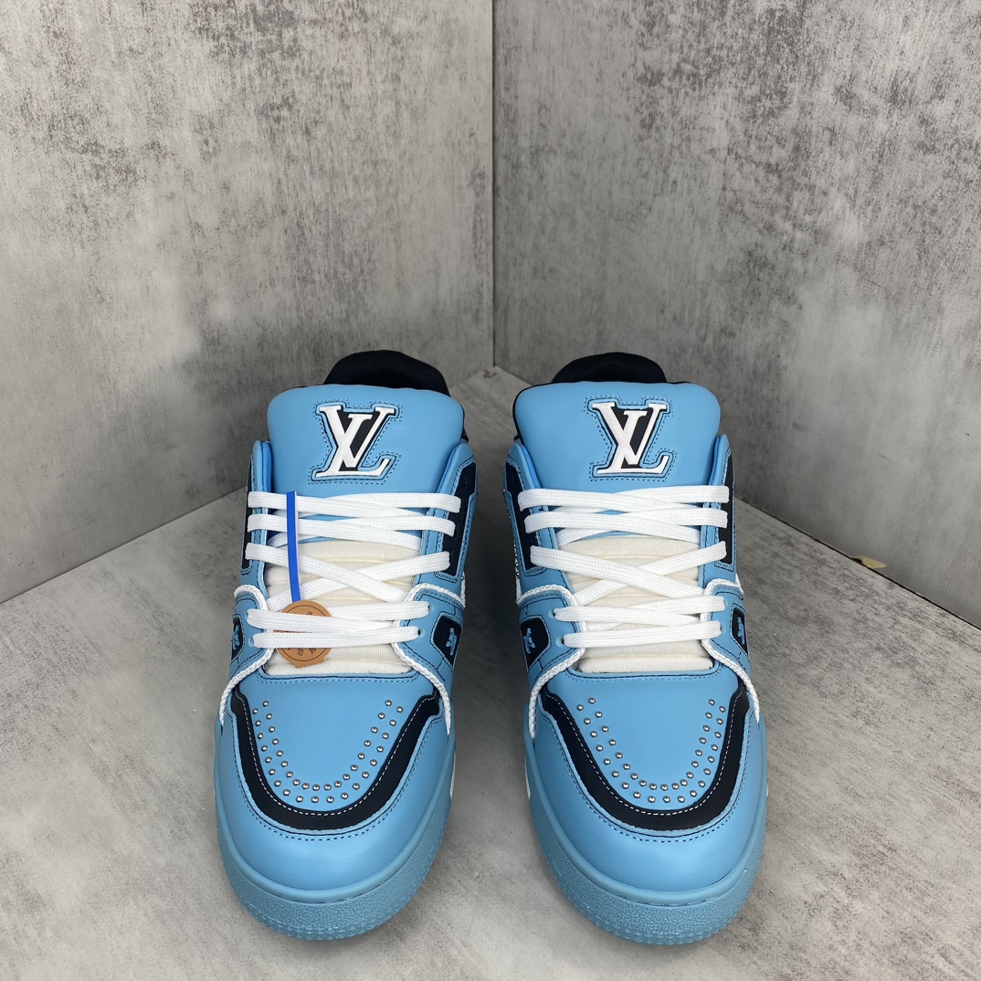 Louis Vuitton 新款上架 2084 Louis*Vuitto* LV Trainer 最新款 大底和面料私模 绝对下血本费心思的一款鞋子 自Vifgil到来之后而设计的这一系列 每一季度都深受众多粉丝的青睐 TPU 大底 包装
