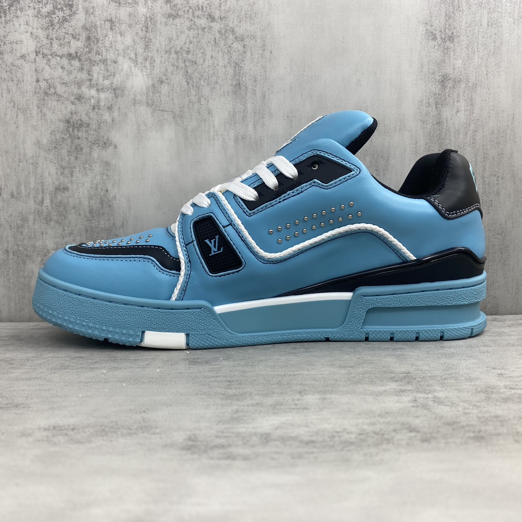 Louis Vuitton 新款上架 2084 Louis*Vuitto* LV Trainer 最新款 大底和面料私模 绝对下血本费心思的一款鞋子 自Vifgil到来之后而设计的这一系列 每一季度都深受众多粉丝的青睐 TPU 大底 包装
