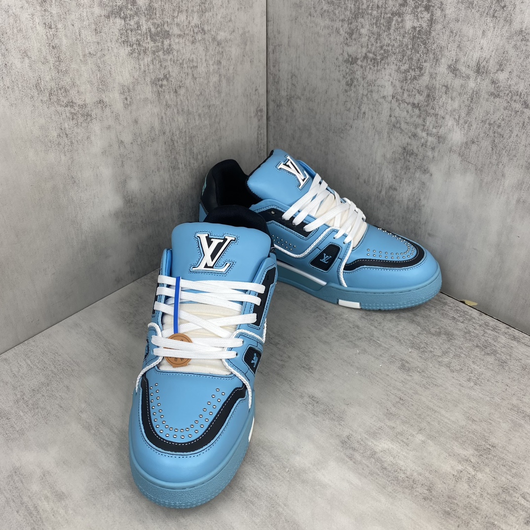 Louis Vuitton 新款上架 2084 Louis*Vuitto* LV Trainer 最新款 大底和面料私模 绝对下血本费心思的一款鞋子 自Vifgil到来之后而设计的这一系列 每一季度都深受众多粉丝的青睐 TPU 大底 包装