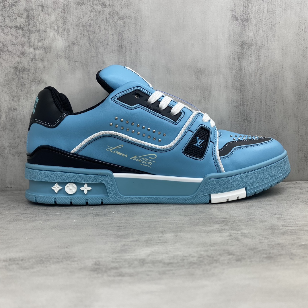 Louis Vuitton 新款上架 2084 Louis*Vuitto* LV Trainer 最新款 大底和面料私模 绝对下血本费心思的一款鞋子 自Vifgil到来之后而设计的这一系列 每一季度都深受众多粉丝的青睐 TPU 大底 包装