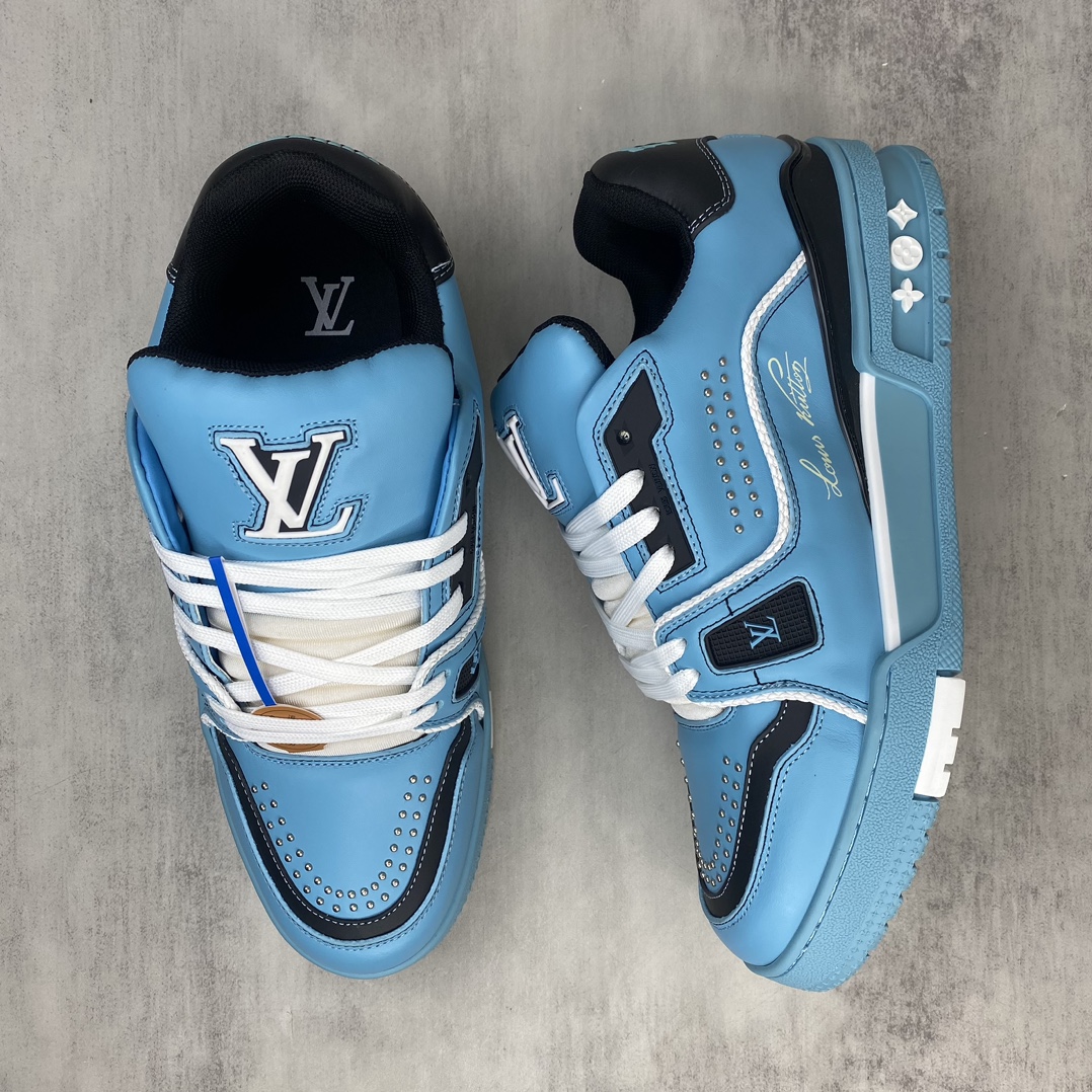 Louis Vuitton 新款上架 2084 Louis*Vuitto* LV Trainer 最新款 大底和面料私模 绝对下血本费心思的一款鞋子 自Vifgil到来之后而设计的这一系列 每一季度都深受众多粉丝的青睐 TPU 大底 包装