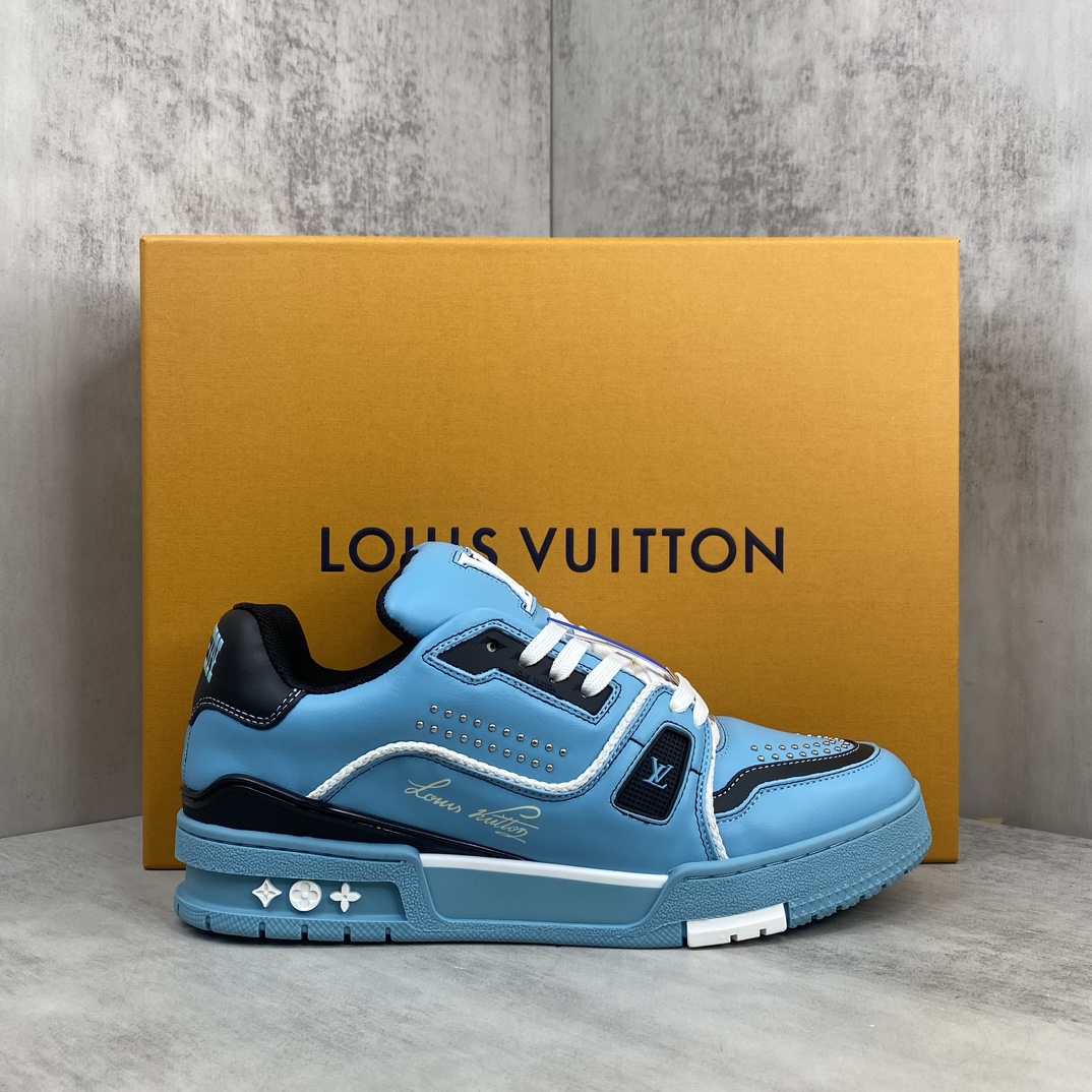Louis Vuitton 新款上架 2084 Louis*Vuitto* LV Trainer 最新款 大底和面料私模 绝对下血本费心思的一款鞋子 自Vifgil到来之后而设计的这一系列 每一季度都深受众多粉丝的青睐 TPU 大底 包装