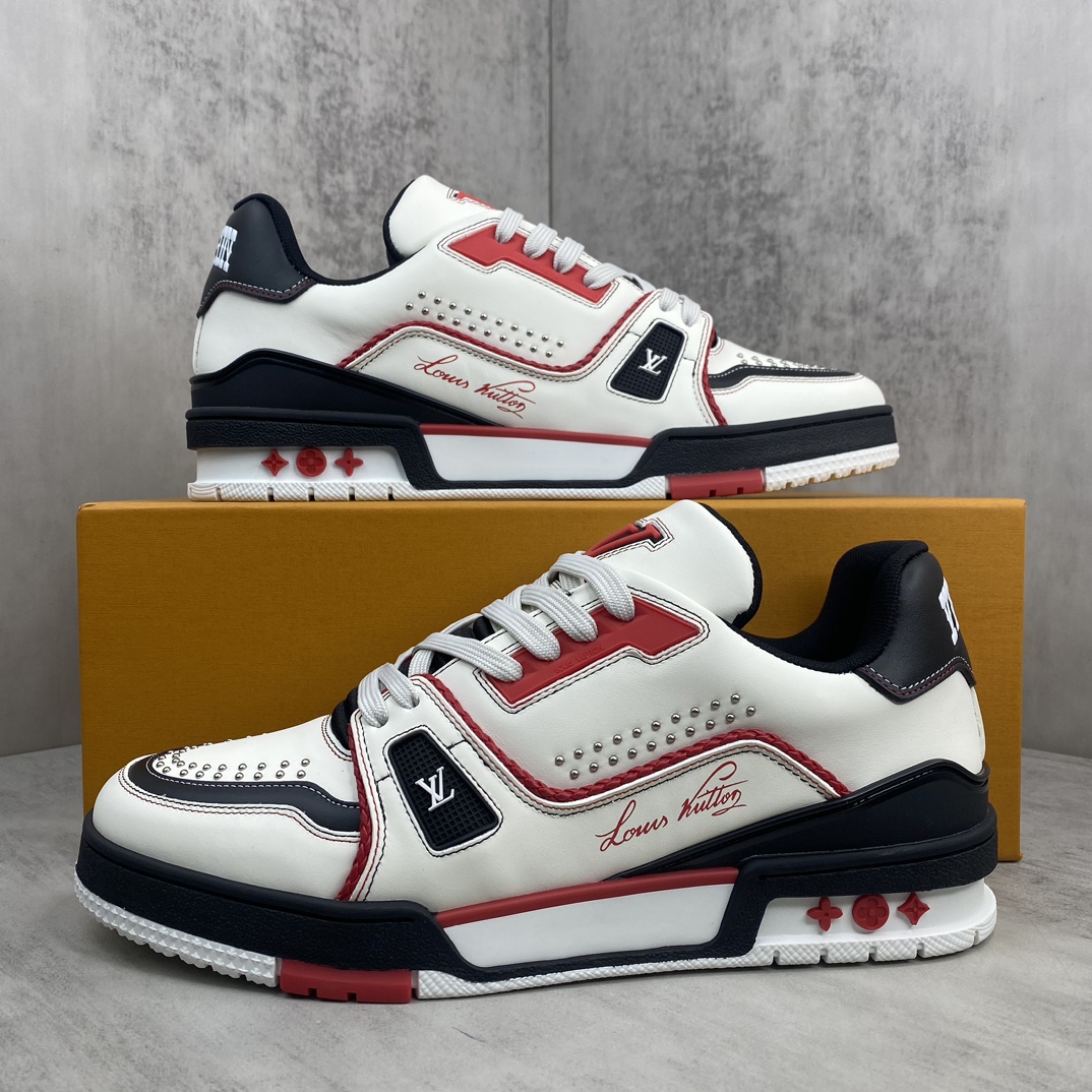 Louis Vuitton 新款上架 2084 Louis*Vuitto* LV Trainer 最新款 大底和面料私模 绝对下血本费心思的一款鞋子 自Vifgil到来之后而设计的这一系列 每一季度都深受众多粉丝的青睐 TPU 大底 包装