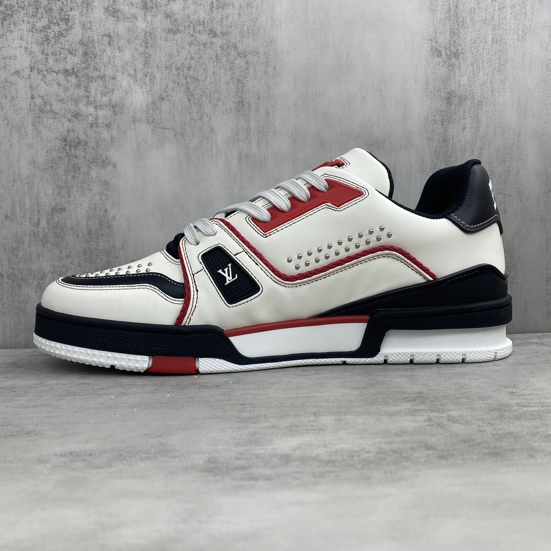 Louis Vuitton 新款上架 2084 Louis*Vuitto* LV Trainer 最新款 大底和面料私模 绝对下血本费心思的一款鞋子 自Vifgil到来之后而设计的这一系列 每一季度都深受众多粉丝的青睐 TPU 大底 包装