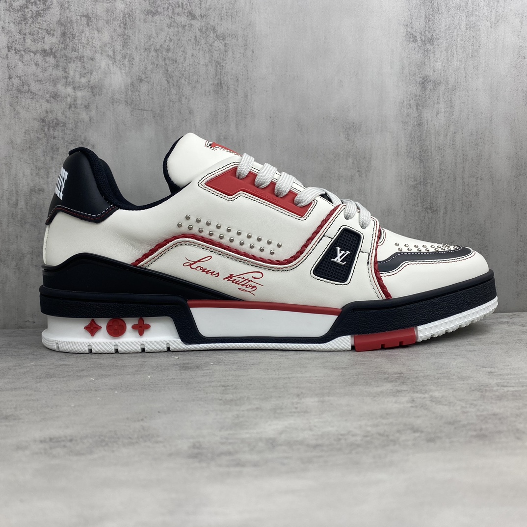Louis Vuitton 新款上架 2084 Louis*Vuitto* LV Trainer 最新款 大底和面料私模 绝对下血本费心思的一款鞋子 自Vifgil到来之后而设计的这一系列 每一季度都深受众多粉丝的青睐 TPU 大底 包装
